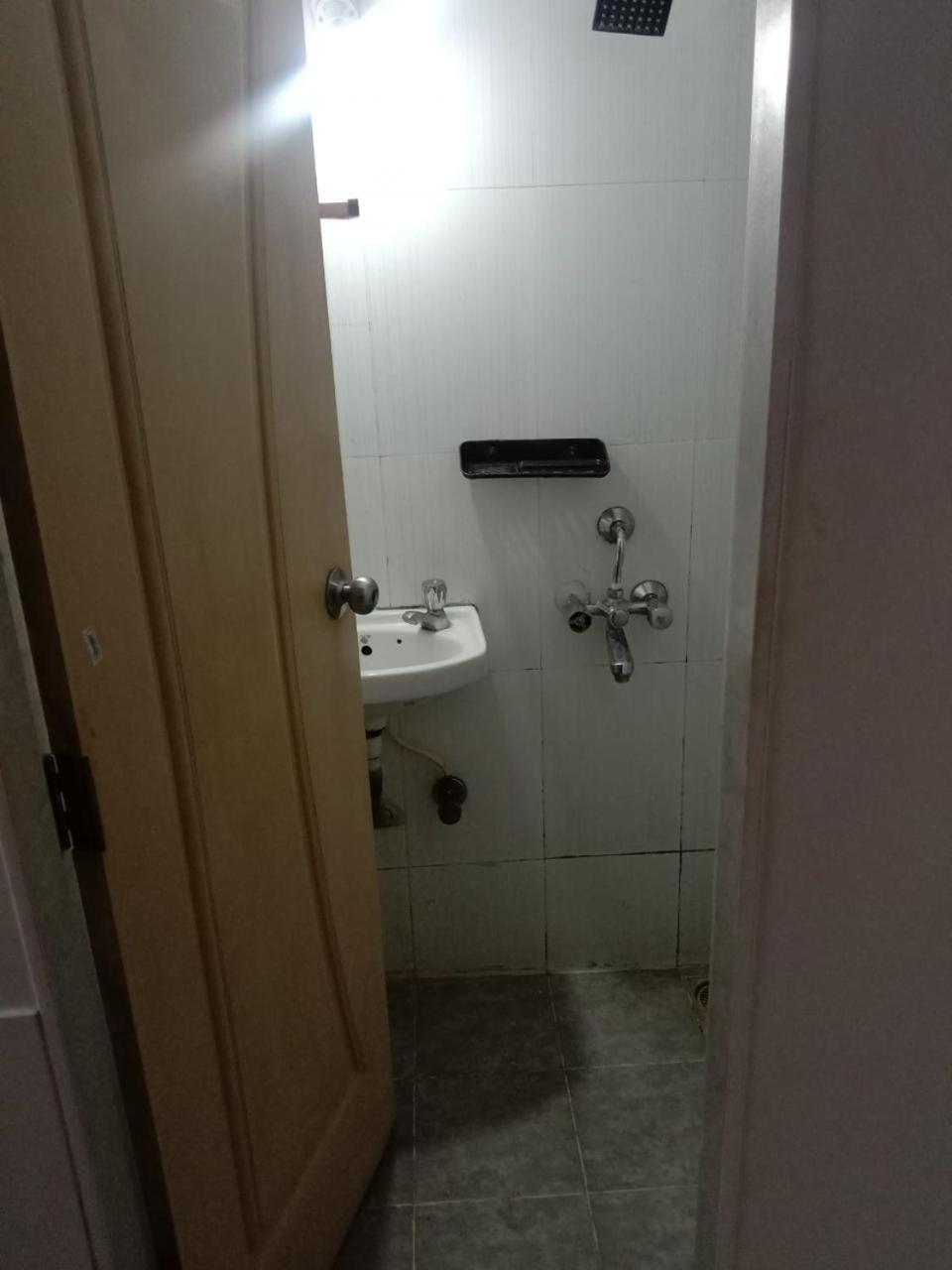 Srujan Sarai Service Apartment Мумбаи Экстерьер фото